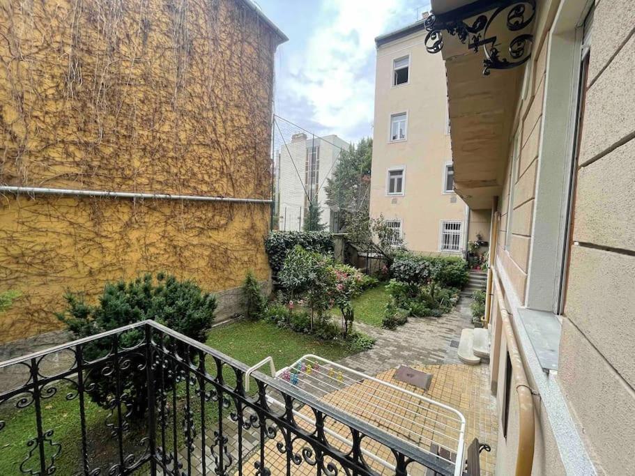 Knezits Spacious Ac Terrace Free Parking Budapeste Exterior foto